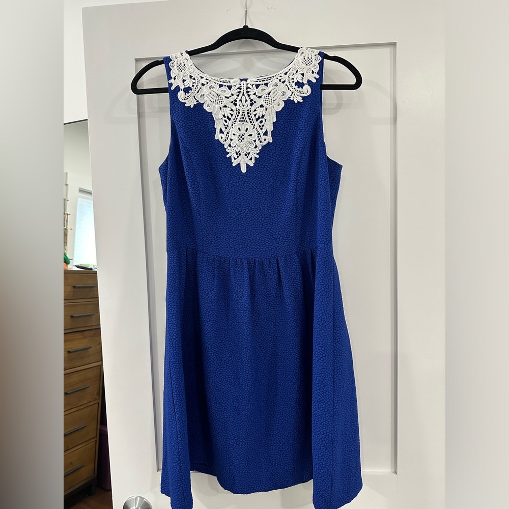Blue Kenzie sleeveless dress with lace detail